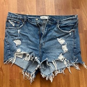 Abercrombie The Mom Short High Rise